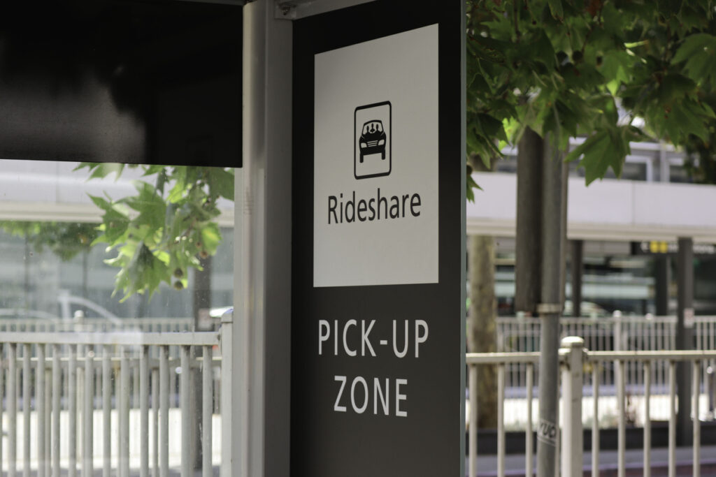 rideshare-pickup-sign