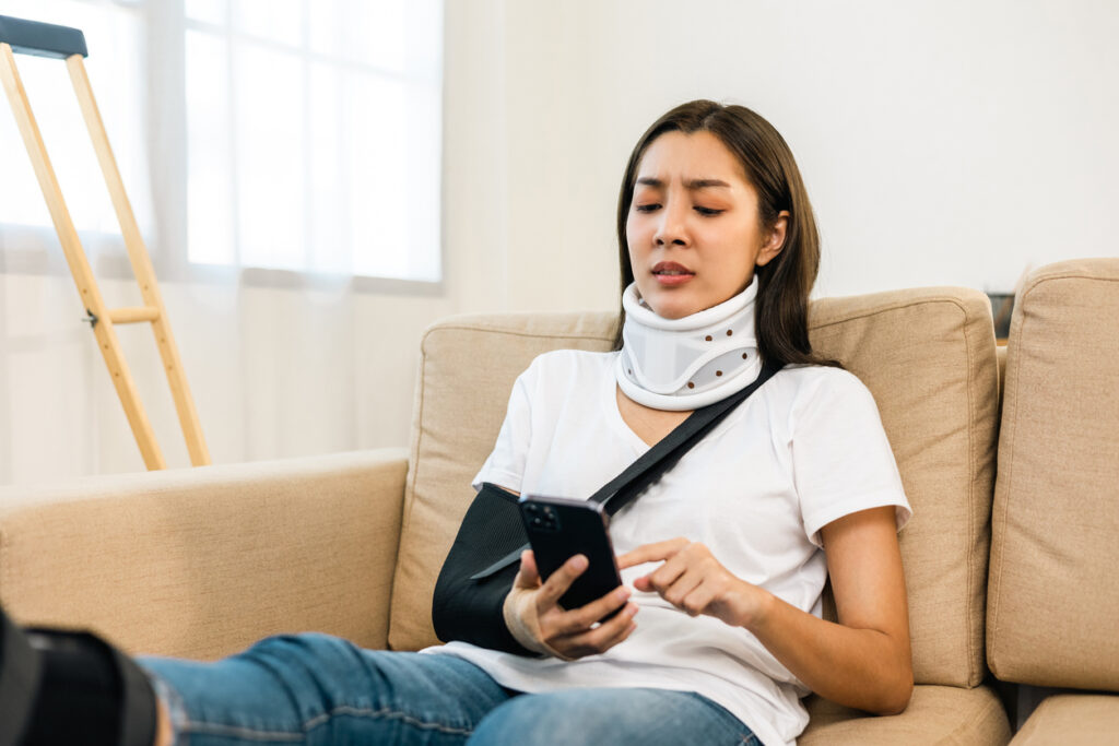 woman-in-neck-brace-injured-by-distracted-driver